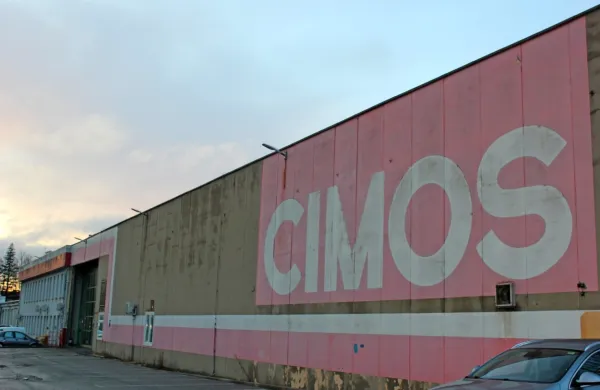 Čeprav je sprva kazalo, da bodo odpovedi v  Cimosovem obratu 
delili po novem letu, jih je osem delavcev dobilo še pred božičnimi 
prazniki.