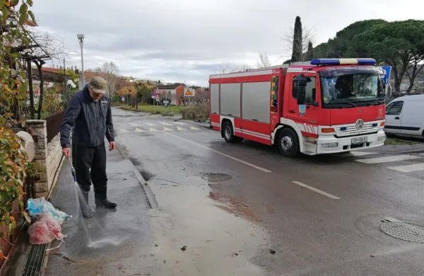 Zaradi poplav so imeli gasilci v začetku decembra ponovno veliko 
dela v Strunjanu.
