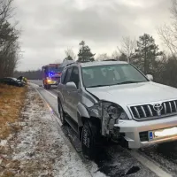 Na kačiškem klancu je Ankarančanka trčila v avto domačina.