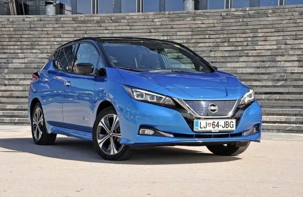 160-kilovatni elektromotor leafa do stotice pospeši v  sedmih 
GT-jevskih sekundah, ali če smo natančni, celo z desetinko 
manj.

