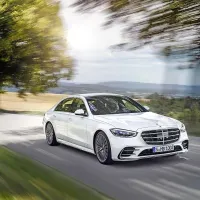 Mercedes bo v kratkem prodajne salone obogatil z novo generacijo velike prestižne limuzine razreda S.