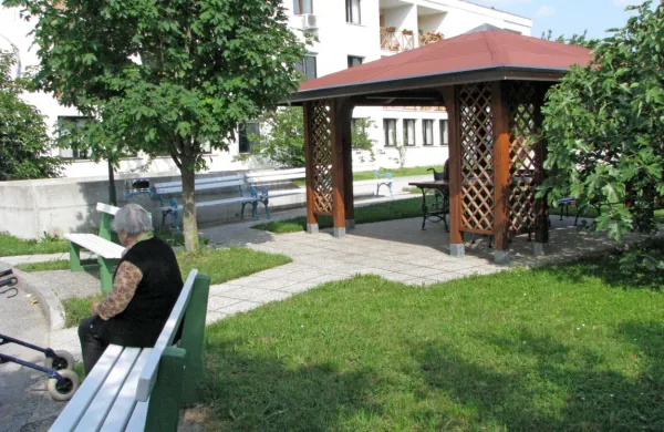 V ajdovskem domu upokojencev okuženih že 110 stanovalcev