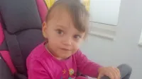 Zvedava dveletna Lara, ki so ji pred letom dni diagnosticirali 
cerebralno paralizo, potrebuje zahtevno operacijo v ZDA.