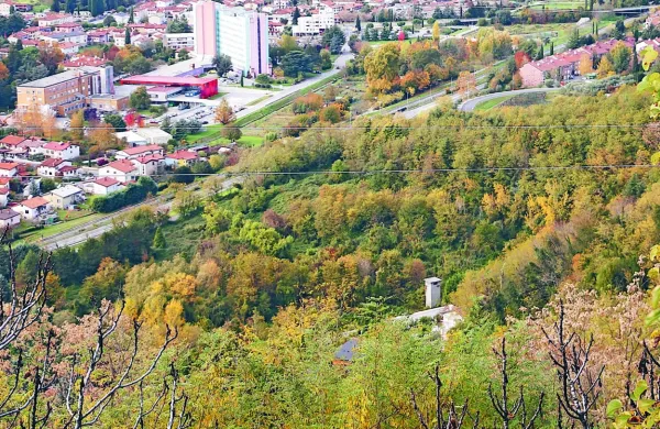 Po  dobrih desetih letih se bo začel uresničevati načrt o gradnji stanovanjske soseske na Ladi. 
