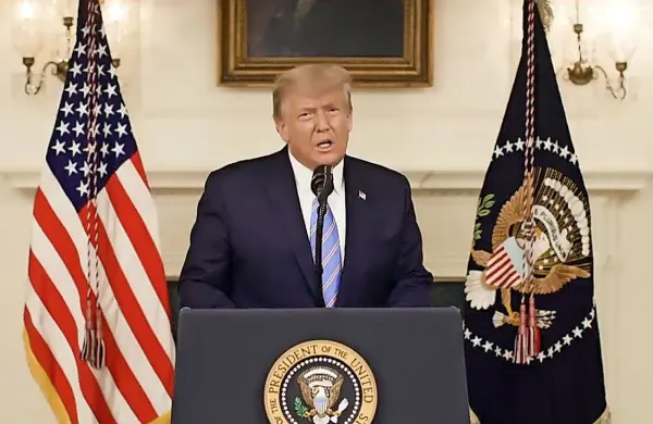 Trump je obsodil nasilen vdor v Kapitol, ni pa priznal svoje vloge 
pri spodbujanju privržencev z obtožbami o volilnih prevarah.