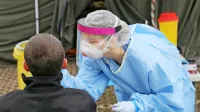 Brezplačno hitro testiranje je dobra pomoč države za čim hitrejše 
odkrivanje okuženih, vendar pa mora država poskrbeti tudi za 
kakovostne vrste testov, sporočajo zdravstveni strokovnjaki. 