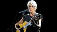 Joan Baez je 8. avgusta 2018  s poslovilno koncertno turnejo 
Fare Thee Well pripotovala na travnik pred gradom v Vidmu.