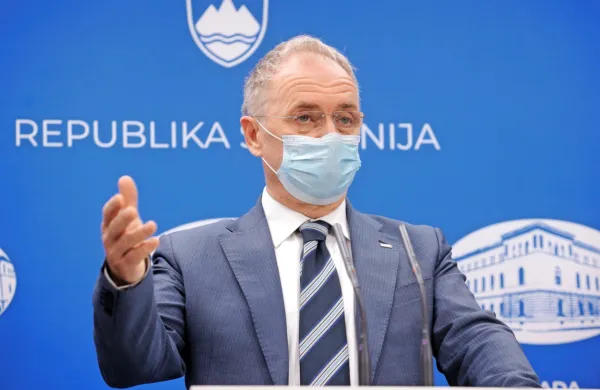 Notranji minister Aleš Hojs je ocenil, da je stavka policistov 
