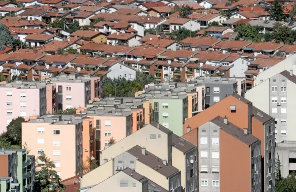 Ocenjujejo, da je petina stanovanj v Sloveniji praznih