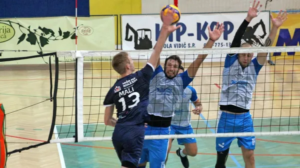 Za Salonit je tokrat največ točk dosegel Matic Vrtovec (levo v 
bloku).