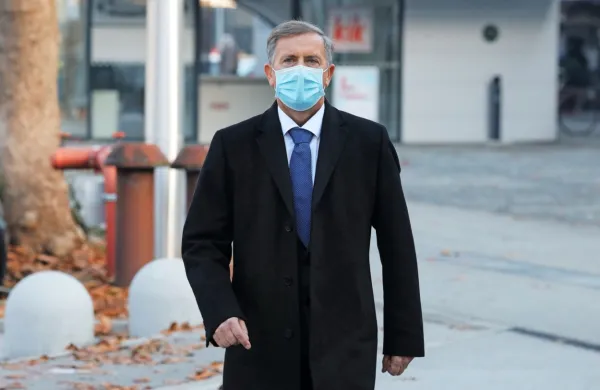 Karl Erjavec je danes dolgo sestankoval s poslanci Desusa.