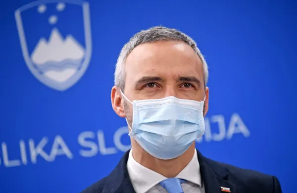 Minister za delo, družino, socialne zadeve in enake možnosti Janez 
Cigler Kralj