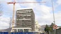 V stolpnici Tisa, ki naj bi bila zaključena do junija, je bilo do konca prejšnjega tedna prodanih že 
63 stanovanj. 