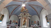V cerkvi sv. Magdalene so restavrirali tudi poslikavo stropa nad 
oltarjem.