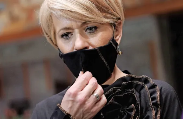 Protikorupcijska komisija je v postopku zoper nekdanjo kmetijsko 
ministrico Aleksandro Pivec ugotovila kršitve integritete in določb 
o prepovedi in omejitvah v zvezi s sprejemanjem daril.