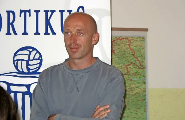 Nekdanji slovenski reprezentant Mladen Rudonja ni več športni 
direktor nogometnega kluba Olimpije.