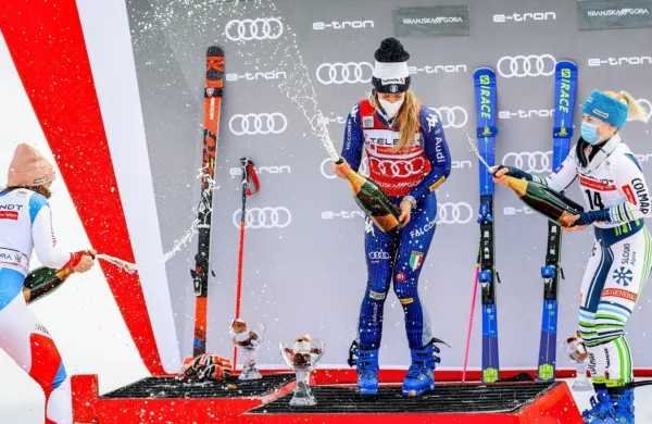 Meta Hrovat (desno) je v Kranjski Gori ponovila lansko tretje 
mesto.