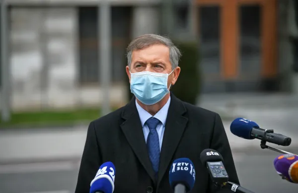 Izvršni odbor Desusa svetu stranke predlaga, da se pridružijo KUL, 
je povedal predsednik stranke in kandidat za novega predsednika 
vlade Karl Erjavec.