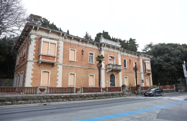 Nekdanja upravna stavba Droge je skupaj s parkom zaščitena kot 
kulturna dediščina. 