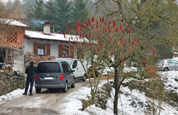 Včeraj popoldne je v Voglarjih prišlo do eksplozije. (Foto: Leo 
Caharija)