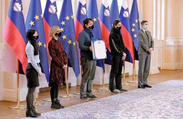 Pogovora pri predsedniku republike so se poleg Ane Kandare 
udeležili še odgovorni urednik Matjaž Zorec, urednica univerzitetne redakcije Hana Radilovič in urednik redakcije za kulturo in 
humanistične vede Vid Bešter.
