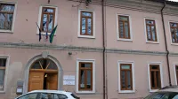 Občina je pred leti nameravala prostore  glasbene šole   urediti nad 
knjižnico, a jih je nato  oddala zasebnemu vrtcu. 