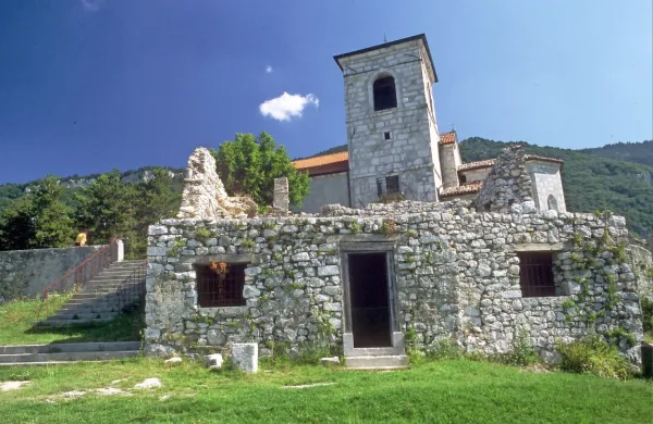 Obogatitev kulturno-zgodovinskih spomenikov je med projekti 
krajevne skupnosti Osek-Vitovlje (na fotografiji je Vitovska cerkev).