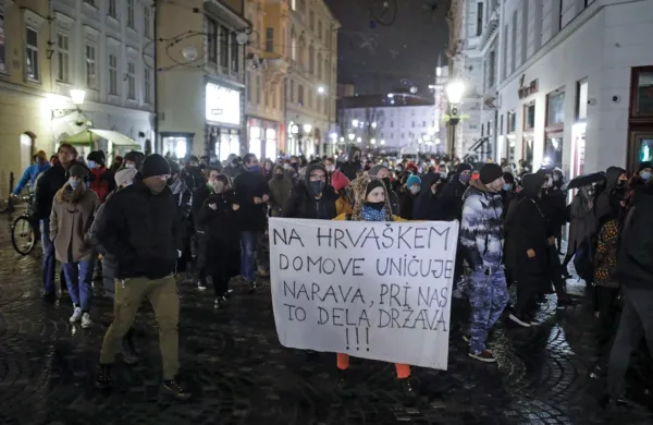 Protestirajo zaradi ru&scaron;itve Roga