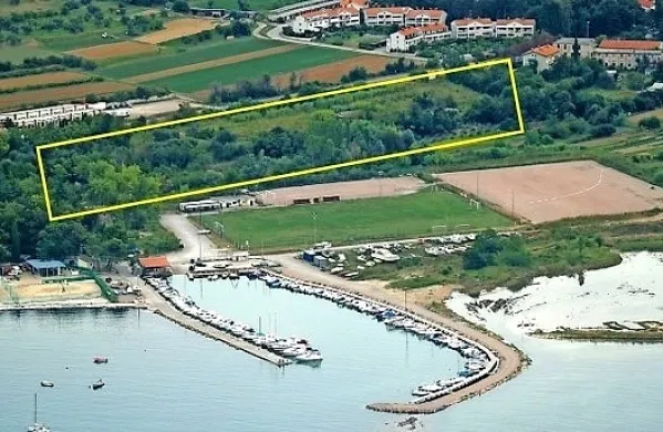 Či&scaron;čenje ob Jadranski cesti