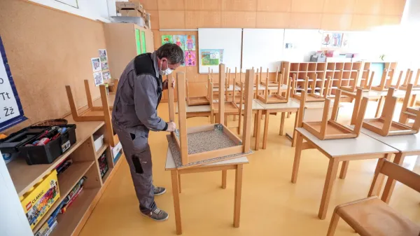 Klopi v razredih Osnovne šole Koper, ki so samevale tri mesece, so 
pripravljene na vrnitev učencev.