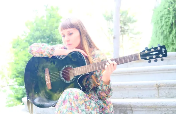 Sabina Vostner je konec lanskega leta izdala svoj drugi avtorski 
album z indie folk glasbo.