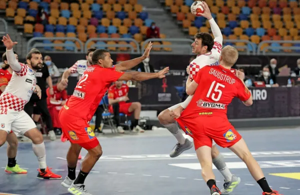 Bodo Danci (v rdečih dresih) v četrtfinalu ustavili tudi gostitelje 
Egipčane?