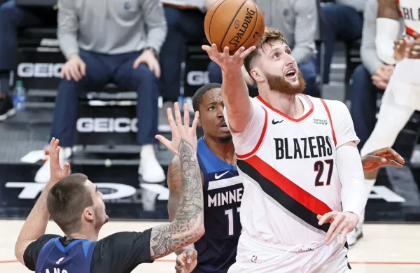 Tudi NBA zvezdnik Jusif Nurkić (desno) ima slovensko državljanstvo.