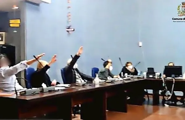 “Glasovanje” občinskega sveta ligurijske občine Cogoleto