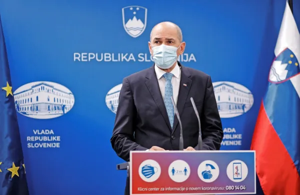 Tudi v prihodnje bodo šole po potrebi en teden odprte in zaprte 
glede na epidemiološki položaj, je napovedal p remier Janez 
Janša.
