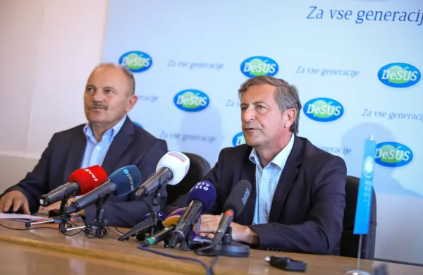 Novega kandidata za zdravstvenega ministra bo premier predlagal, ko bo jasno, ali poslanci DeSUS vlado podpirajo ali ne. 