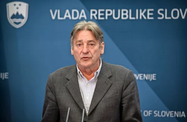 Še pred 8. februarjem bo po napovedi Dejana Prešička iz SD 
vložena interpelacija ministra za kulturo Vaska Simonitija.