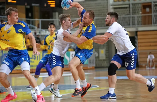 Koprski rokometni prvoligaš bo prvo tekmo v letu 2021 odigral v 
Velenju. 