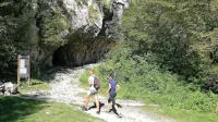 Juliana Trail poteka na Bovškem tudi mimo Trdnjave Kluže in 
bližnjih 70 metrov globokih korit reke Koritnice.