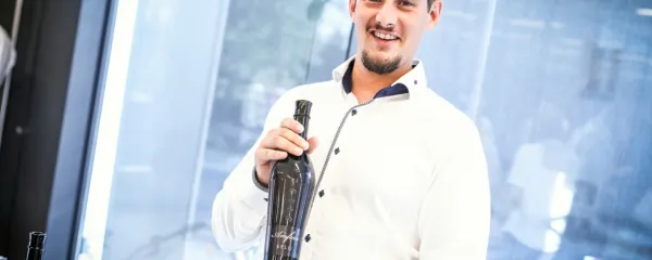Andrej Erzetič iz Vi&scaron;njevika je Lidlov mladi vinar leta