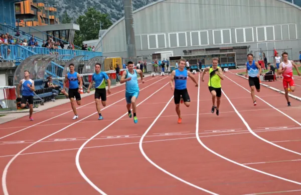 Med finalisti na 60- in 200 m je pričakovati tudi člana AD Posočje 
Andreja Skočirja (v sredini, svetlo moder).