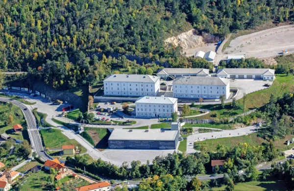 Park vojaške zgodovine naj bi postal samostojni zavod, v ustanoviteljstvo naj bi pristopila tudi država. Občina naj bi potem 
skrbela za kompleks parka, država pa za vsebino. 