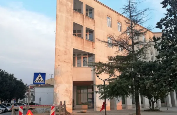 Zamenjati so morali vodovodno cev