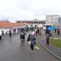 Več kot sto star&scaron;ev in otrok je zahtevalo odprtje &scaron;ol in vrtcev