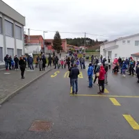 Več kot sto star&scaron;ev in otrok je zahtevalo odprtje &scaron;ol in vrtcev