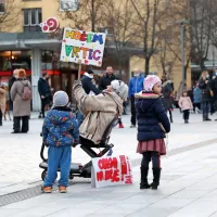 Na Gori&scaron;kem zahtevajo odprtje &scaron;ol in vrtcev