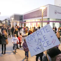 Na Gori&scaron;kem zahtevajo odprtje &scaron;ol in vrtcev