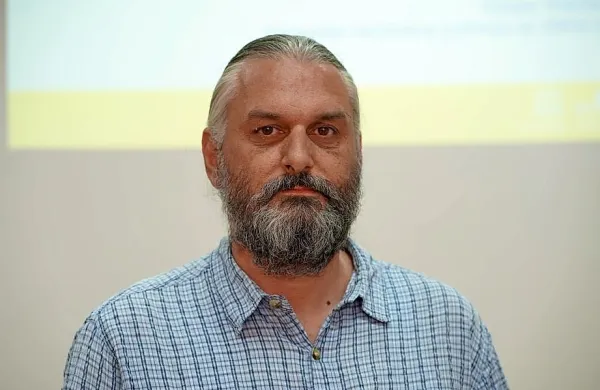 Dr. Gorazd Andrejč, Inštitut za filozofske študije ZRS Koper