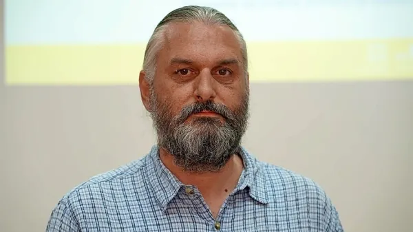 Dr. Gorazd Andrejč, Inštitut za filozofske študije ZRS Koper
