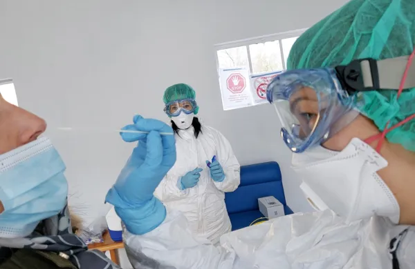 V novogoriški občini se sprašujejo, ali slabi epidemiološki sliki na 
Goriškem botruje večje število opravljenih PCR testov.
